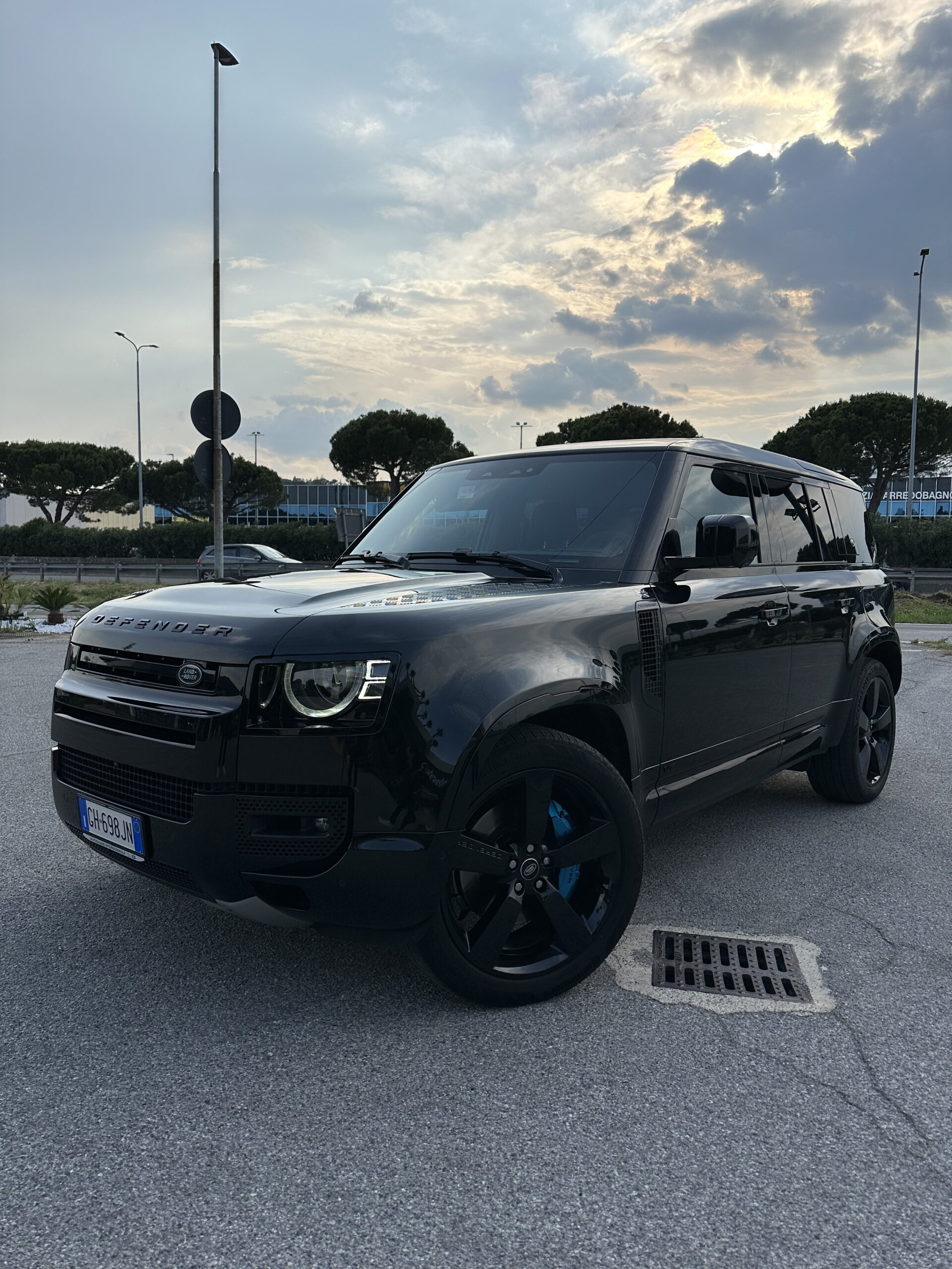 Land rover Defender SVR ibiza photo